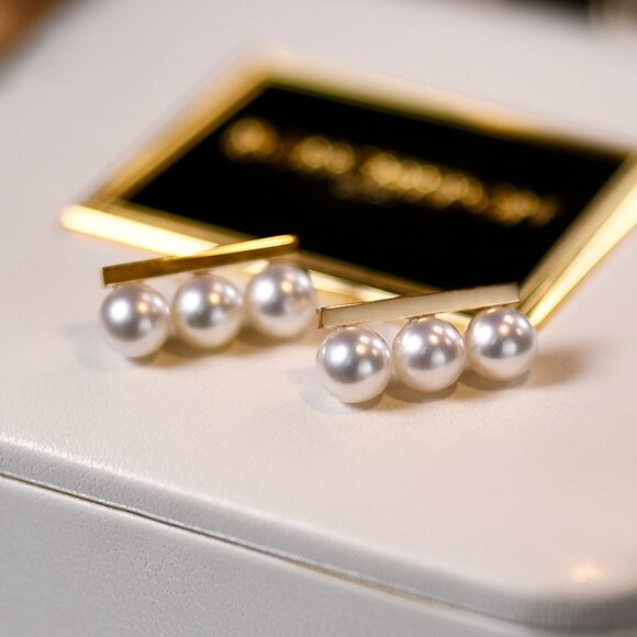 New 18K Yellow Gold Pearl Three Bead Balanced Stud Earrings - Picture 2 of 5